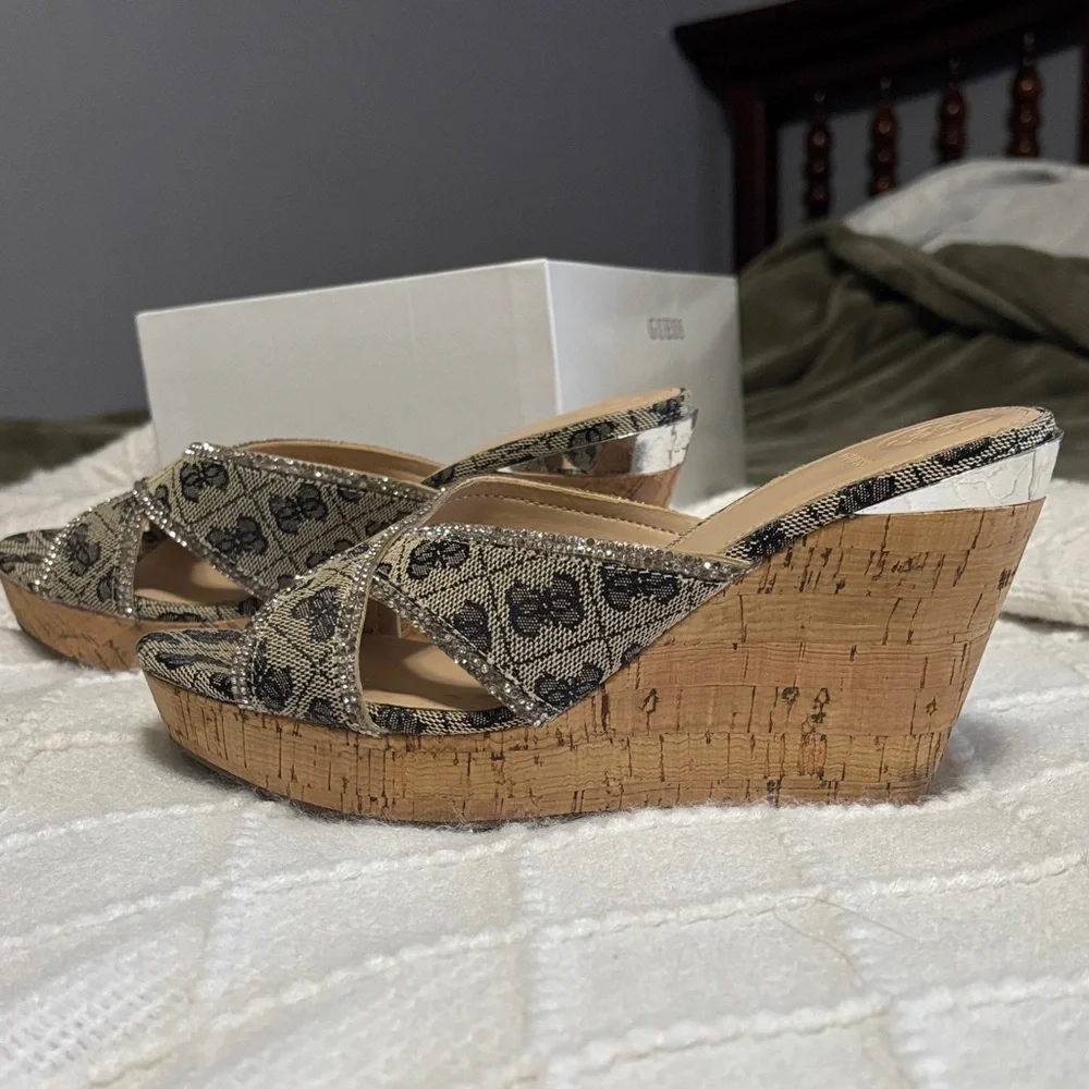 Guess Wedges - Picture 1 of 7